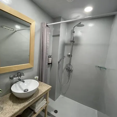 Thalassa View Hotel *