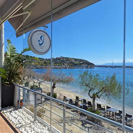 Thalassa View Hotel *